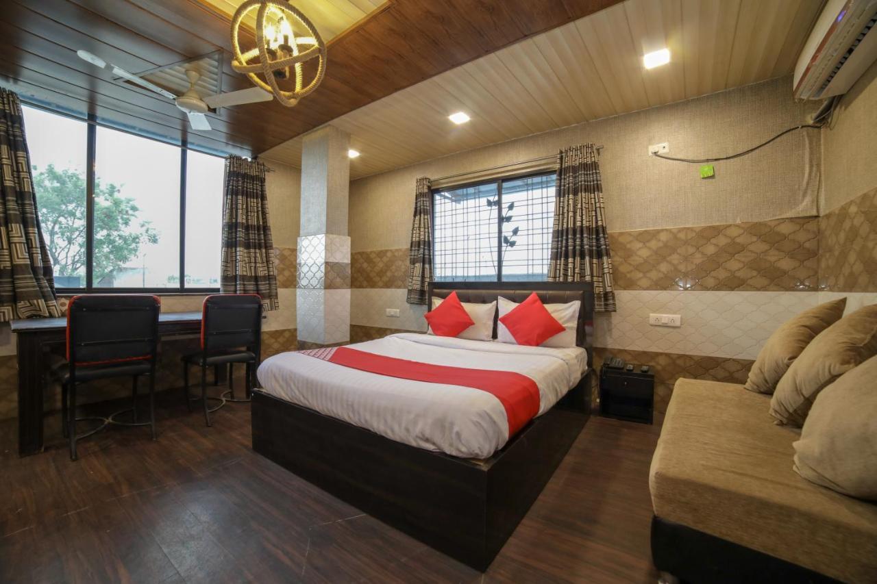 Oyo Flagship Hotel Chandani Rāipur 外观 照片